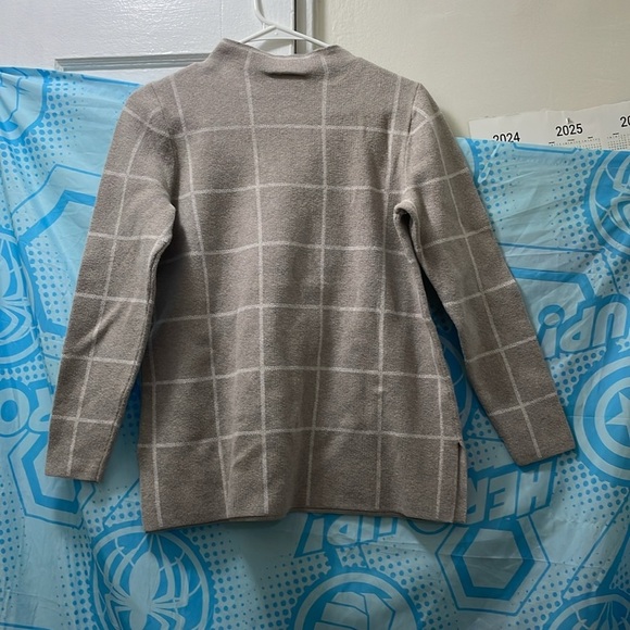 LOFT  Top . Size M​ - Picture 3 of 4